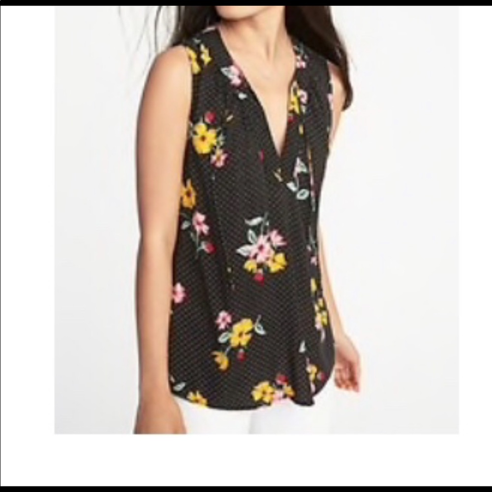 🦋NWT Old Navy black with floral blouse Sz. M🦋